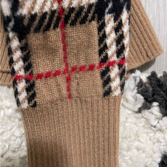 Authentic BURBERRY Check Cashmere Sweater. Size XS - Picture 9 of 12